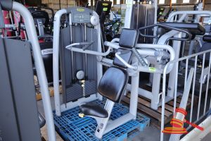 67 · 1 X TECHNOGYM SHOULDER PRESS MACHINE, WEIGHT STACK 2.5-65 (SOME MARKS), APPROX; 1.3M W X 90CM D X 1.4M H, ON A PALLET