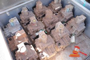 APPROX 12 X NEW YORK AIR BRAKE RAILWAY BRAKE CONTROL COMPONENTS, NYAB EP-60, ELECTRO-PNEUMATIC RAILWAY BRAKE CONTROL VALVE / ASSEMBLY - P/N 785879. IN METAL CRATE.