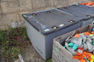 20 · 2 X PLASTIC TUB, DYNEEMA SLINGS, BLUE AND CREAM SWL425T(USED)