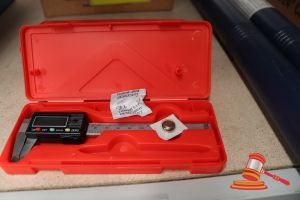 46 · 3x ELECTRONIC DIGITAL CALLIPERS, UNTESTED