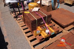 1 X Caterpillar Suspension Housing Head, P/N:566-9133, In Crate On A Pallet(B4865929)