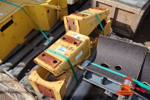 4 X Komatsu Pc2000-8 Guard Brackets P/N 21t - 54-33141