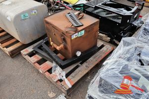 71 · PALFINGER HYDRAULIC TANK, APPROX 900MM X 900MM X 510MM H, (SOME MARKS/RUST), ON A PALLET