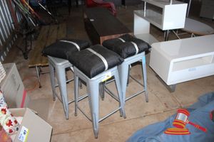 186 · 3 X GREY METAL STOOLS WITH BLACK PADDED CUSHIONS