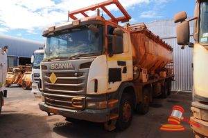 8 · 2016 Scania G400 Service Truck White, 8 x 4, Auto, Diesel Reg #: Unlicensed Eng #: 6893018, VIN: YS2G8X40005396169 Features: Lightbar, Toolboxes, Cable Reels With Cable, SRM9022 Radio. (*Key # No Key, WP#4895*) Condition: **Missing Left Headlight, Damaged Grill, Rusted Wiper Blades, Damaged Rear End, Chipped Windscreen, Part Of Dash Missing.** Panel: FAIR, Paint: FAIR, Glass: POOR, Tyres: POOR Dash: POOR, Upholstery: FAIR, Floor: FAIR Overall Condition: FAIR