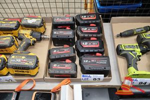 93 · 8 X MILWAUKEE LITHIUM ION BATTERIES 4 X 12 AH, 2 X 8 AH , 2 X 6 AH