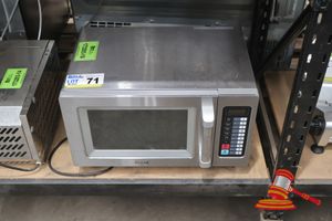 71 · BENCHSTAR MD-1000L MICROWAVE. 10 AMP, STAINLESS STEEL. 510MMW X 450MMD X 305MMH (830290)