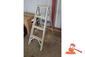 82 · 4 Rung Mote Aluminium Step Ladder