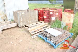 1 X CRATE OF HARDWOOD TIMBER BLOCKS (100 X 100 X APPROX 120MM) AND 2 X PALLETS OF ASSORTED TIMBER INCLUDING JARRAH
