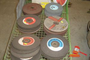 Qty Of Assorted Steel Cut - Off Discs, 22mm Centre, Includes Workshop Trolley