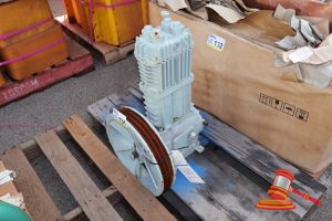 131 · 1 X CORKEN GAS COMPRESSOR, MODEL: 290K3B, SN:HM10060, CRANKCASE CAPACITY 1.5 QTS (1.4 LIT), BELT DRIVEN (SOME MARKS)