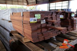 104 · PACK OF JARRAH DECKING, FEATURE, 086 x 019,108 LM 9.82M2 WITH 9.5mm GAP (PACK NO: 320026229) TRANSPORT DIMS PACK SIZE L900 x W520 x H450,