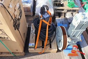98 · 1 X GRUNDFOS SUBMERSIBLE PUMP, MODEL: SV024CU50BZ003, NO: 417230, SN: 96253893, HMAX: 10M, QMAX: 21 L/S, 20M, IP68, 400-415V, 50HZ, 1.7KW, 4.4A, INSULCLASS: F (UNTESTED), ON A PALLET