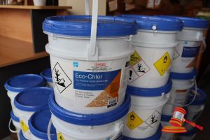 385 · 2x TUBS OF ECO-CHLOR DRY CHLORINE TABLET BACTERICIDE (GRANULAR), 10kg PER TUB
