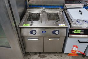 Electrolux E7frgh2gf0 Fryer - Serial:51610006. Features Split Pan, 2 X Baskets, Natural Gas, Stainless Steel, Freestanding, 820mmw X 850mmd X 1140mmh. (749020)