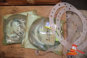 Approx 4 Soft And Hard Plastic Mounting Plates, Approx; 460mm D, 2 X Connector Kits, P/N; Dt2-1-Cat, (No Ref)
