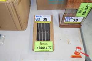 39 · STEAK KNIFE (SET OF 12)