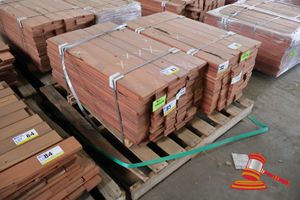 83 · PACK OF JARRAH DECKING, FEATURE, 108 LM, 086 x 019, 9.82M2 WITH 9.5mm GAP (PACK NO: 320026223) TRANSPORT DIMS PACK SIZE L900 x W520 x H450,