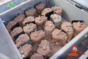 APPROX 18 X KNORR NEW YORK AIR BRAKE COMPANY VALVES, TYPE DB20, P/N 779049 SUIT LOCOMOTIVES, DUST AND SURFACE CORROSION PRESENT, IN METAL CRATE