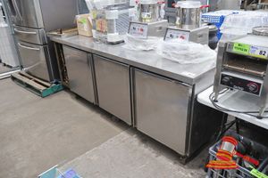 81 · 3 DOOR BENCH FRIDGE 2400