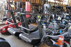 1 X Chasing Better Fitness Airrunner Curved Treadmill, Untested, Approx; 710mm W X 1.2m L X 1.2m H, Some Marks