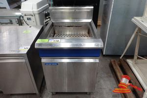 110 · 1 X BLUE SEAL DEEP FRYER , 3 BASKETS (NO BASKETS), STAINLESS STEEL, NATURAL GAS, DATA PLATE UN-READABLE, APPROX L600X W810 X H1100MM, UNTESTED