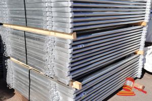 10 X 2.1m X 1.8m Portable Cattle Panels, Poss Unused Bag Bolts Etc Attached.