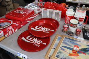 44 · BUNDLE WITH 3x COCA-COLA GLASSES AND 3x COCA-COLA TRAYS