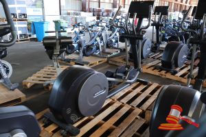 30 · 1 X PULSE FITNESS ELLIPTICAL CROSS TRAINER, MODEL: 280GB,S/N; 280G-B05362, UNTESTED, SOME MARKS, APPROX; 570MM W X 2M L X 1.6M H, ON A PALLET