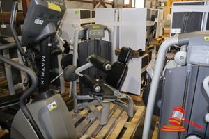 1 X TECHNOGYM LEG CURL MACHINE, WEIGHT STACK: 2.5-95, APPROX 1.2M H X 1 M D X 70CM W, (SOME MARKS), ON A PALLET