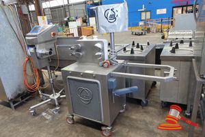 2016 Risco Frontal Linker, Model# Rs274, Mobile Stainless Steel, 3-Phase (Plug) Approx 1350 X 600 X H1600mm, Working Condition Unknown (Untested)