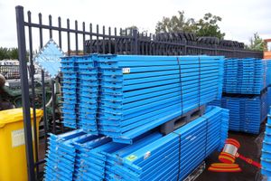 16 X Pallet Racking Uprights Approx 4.8m High 850mm Deep, And Approx 70pcs Cross-Beams 2600mm Wide