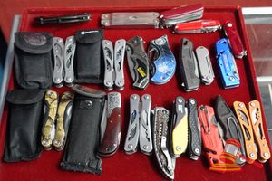38 · 20 ASSORTED MULTI PURPOSE TOOLS AND POCKET KNIVES