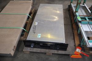 121 · 1 X METAL TOOLBOX WITH SLIDING DOOR, APPROX; 860MM W X 1.7M L X 220MM H, ON A PALLET
