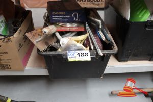 188 · BUNDLE OF ASSORTED ITEMS INCLUDING: HANDLE BASIN SET, TROWEL ETC