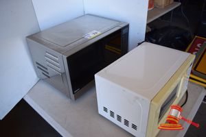 Lot of 3 Assorted Micro Wave Ovens, Panasonic Stainless Steel Inverter, Samsung & Homemaker