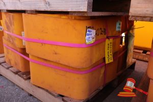 144 · 24 X LINER 400X400X250 SQR TOPDECK BEAM, L 120 X W 120 X H 70 (CM) YELLOW POLYURETHANE, STACKED ON PALLET (SOME MARKS), (B2572517)