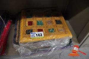 162 · BUNDLE OF COLOURFUL CUSION COVERS, 40 x 40cms