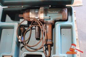 110 · 2x MAKITA IMPACT WRENCHES TW1000, IN CASES, 25.4mm, 1 INCH, 1200 W, 6.3 A, UNTESTED.