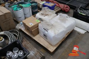30 · APPROX 9 X DEB OXYBAC HAND SOAP DISPENSERS , 3 X BAGS MAXX SPC SPC300 15"X19" DIMPLED PERFED OIL ONLY PADS 100/BALE. (UNUSED) ON A PALLET