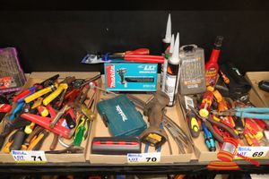70 · TRAY OF ASSORTED TOOLS INCLUDING SIDCHROME RATCHET HANDLE SOCKET SET, 2 X MAKITA BRUSHLESS IMPACT DRIVER (NO BATTERIES - I X NEW IN BOX, 1 X USED), 2 X MAKITA DRILL BIT SETS, STEEL WIRE ROPE CABLES & CUTTING NIPPERS