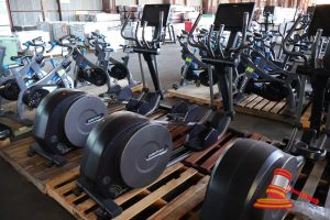 1 X Pulse Fitness Elliptical Cross Trainer, Model: 280gb,S/N; 280g-B05367, Untested, Some Marks, Approx; 570mm W X 2m L X 1.6m H, On A Pallet
