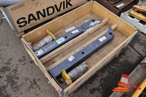 2 X Epiroc Arm, Support-Angle Drill, P/N: 2310080091, 2 X Komatsu Boom Foot Pin, P/N: 208-70-61210, Some Marks/Rust, Approx; 940mm L X 90mm W, In A Crate