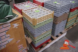 37 · 4 X GLASS DISHWASHER TRAYS WITH APPROX 24 X BEER GLASSES, 36 X CHAMPAGNE GLASSES, 25 X WINE GLASSES (H195MM), 25 X WINE GLASSES (H175MM)