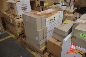 4 X Donaldson P115070, Air Filters, 1 X Cat Service Kit Which Includes, Fuel Filters, Coolant Filters And Other Various Parts, All For Machine Pi-Md6420-2000hr, On A Pallet (S44#7201571, Dr#1589)
