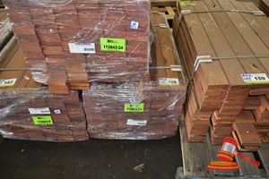 158 · PACK OF JARRAH DECKING 86 x 19 x 900mm, FEATURE, 108 LM, PACK# 320028687, TRANSPORT DIMS - L 900 x H 450 x W 500.