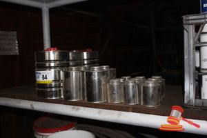 84 · 16 X ASSORTED METAL FUEL/OIL CONTAINERS. 500ML - 5L. UNUSED