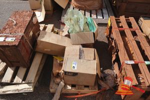 45 · 1 X PALLET OF HEAVY EQUIPMENT PARTS, INCLUDES: APPROX 6X CAT INJECTOR GP P/N:392-0211, DONALDSON AIR FILTER P/N:P116446, HYDRAULIC MOTOR P/N:5306829, STUD PULLER 259-9239 (VARIOUS PARTS, SOME WRAPPED) (S44#4974672207, DR#1696, BROCKMAN 4)