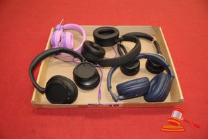16 · 5 X OVER EAR HEADPHONES INCLUJDING JABRA, NOKI, SONY, BELKIN, SUDIO. USED, UNTESTED