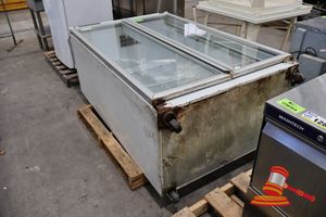Skope 2 Door Drinks Fridge, Model: Tme1000-H, 220-240v, Untested (Good Working Condition)